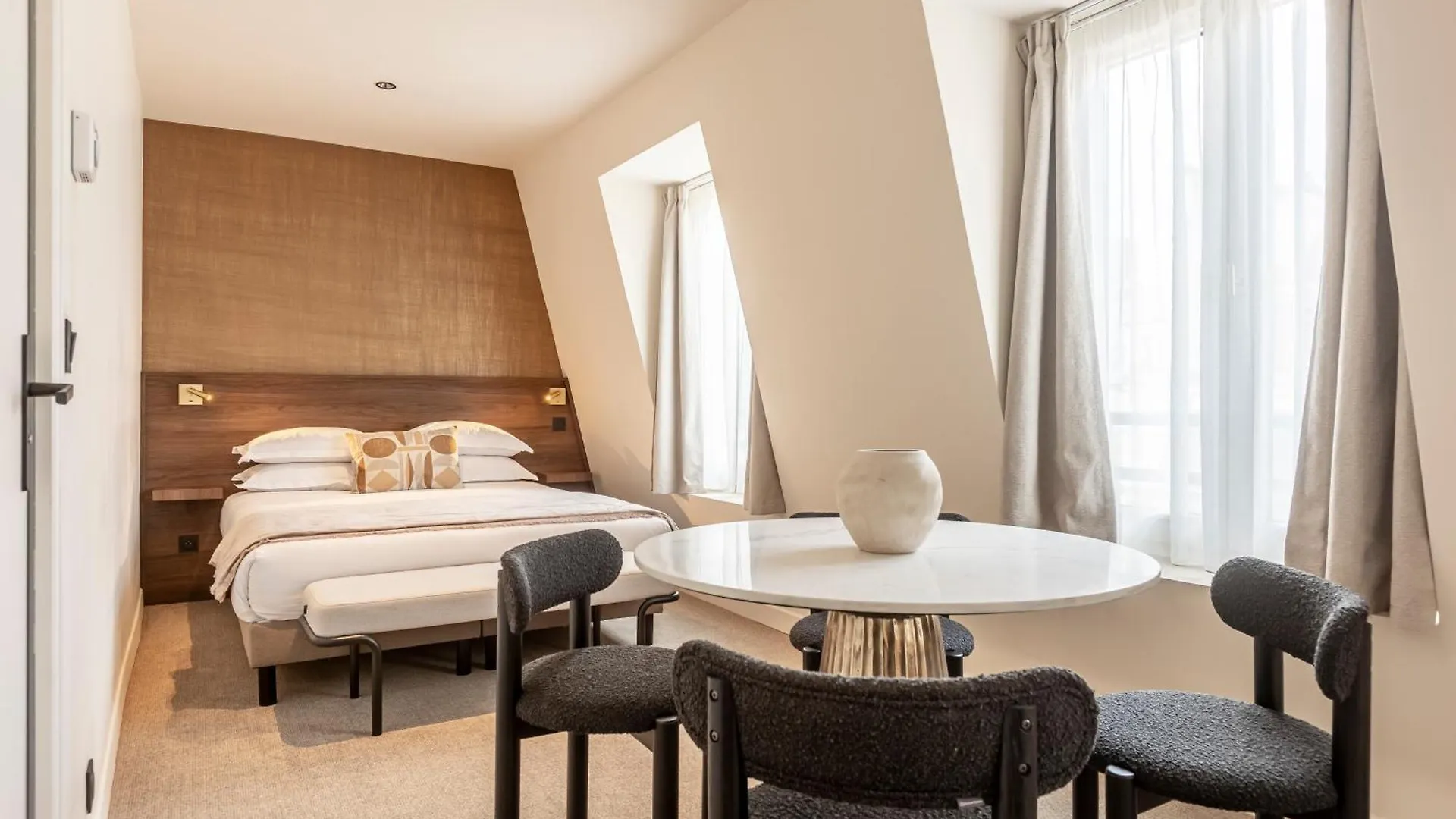Le Monsieur By Sweett Hotel Paris 4*,  France